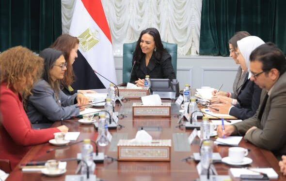 وزيرة التضامن الاجتماعي تلتقي رئيسة بعثة اللجنة الدولية للصليب الأحمر بالقاهرة