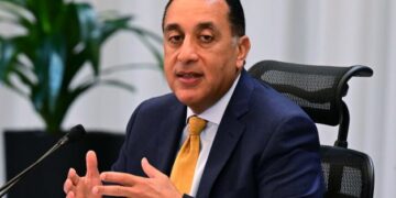 رئيس الوزراء يبدأ جولة ميدانية بعدد من المشروعات التنموية والخدمية بالأقصر