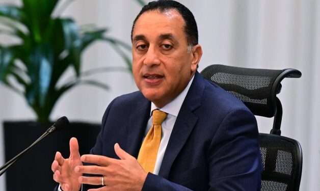 رئيس الوزراء يبدأ جولة ميدانية بعدد من المشروعات التنموية والخدمية بالأقصر