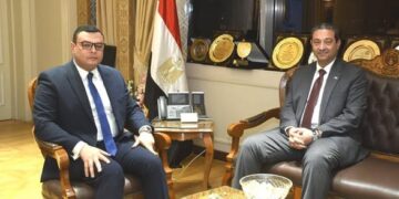 وزير الإسكان يستقبل محافظ دمياط لبحث ملفات العمل المشترك وتعزيز أوجه التعاون