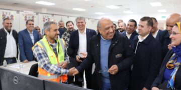 وزير الكهرباء يرافقه محافظ الشرقية يتفقدان محطة محولات الزقازيق جهد 11/66/220/500