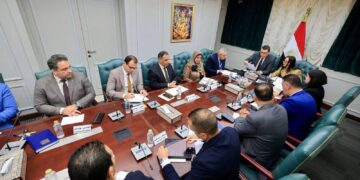 وزيرا التضامن الاجتماعي والإسكان والمرافق والمجتمعات العمرانية يناقشان سبل تيسير إجراءات التراخيص للحضانات