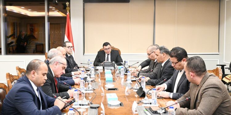 وزير الإسكان يتابع موقف مشروعات مدينة العلمين الجديدة