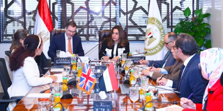 وزيرة التنمية المحلية تلتقي مع السفير البريطاني بالقاهرة لبحث سبل التعاون في المشروعات المستقبلية المشتركة