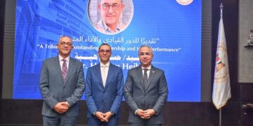 وزير الاستثمار يوجه الشكر للمهندس حسام هيبة بعد انتهاء فترة عمله بالهيئة