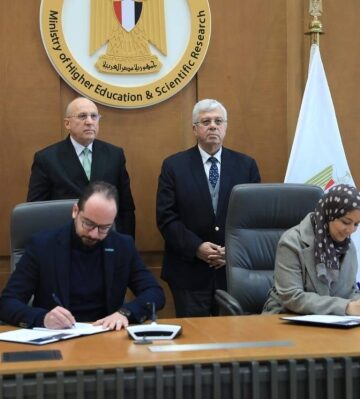 وزير التعليم العالي يوقع اتفاقية تعاون بين بنك المعرفة والمجلس العربي للاختصاصات الصحية