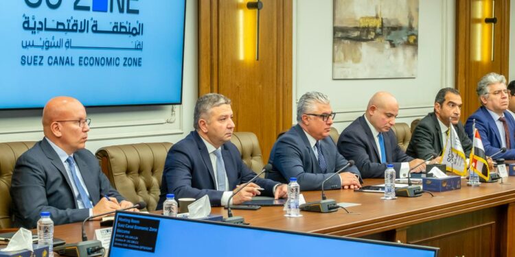 رئيس اقتصادية قناة السويس يلتقي وزير التجارة والصناعة والطاقة بكوريا الجنوبية لبحث التعاون المشترك