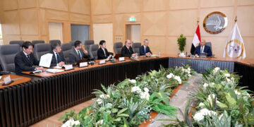 وزير الصناعة يبحث مع شركتي تويوتا إيجيبت لهندسة السيارات وتويوتا تسوشو فرص ضخ الاستثمارات