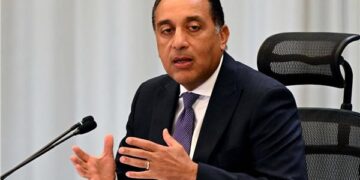 رئيس الوزراء يهنئ المستشار هشام بدوي لانتخابه رئيساً لمجلس النواب