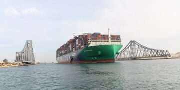قناة السويس تشهد عبور سفينة الحاويات العملاقة CMA CGM SEINE ضمن قافلة الشمال بحمولة كلية 250 ألف طن