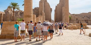 مصر تستقبل 19 مليون سائح بمعدل نمو 21% مقارنة بعام 2024