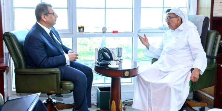 لقاء بين خلف الحبتور والبنك الأهلي المصري لبحث فرص التعاون الاقتصادي