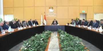 وزير الإسكان يتابع مستجدات  منطقة الأعمال المركزية بالعاصمة الجديدة.. وأبراج وبحيرات “داون تاون” بالعلمين الجديدة