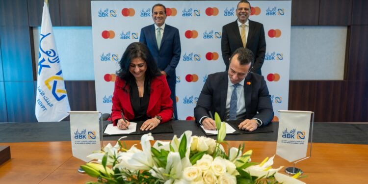 *البنك الأهلي الكويتي – مصر وماستركارد يعلنان عن تعاون استراتيجي لدعم الابتكار الرقمي في مصر*