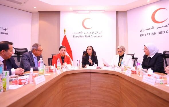 وزيرة التضامن تشهد توقيع الهلال الأحمر المصري ستة بروتوكولات لتعزيز الشراكة المؤسسية