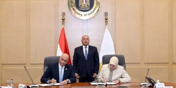 وزير الصناعة والنقل يشهد توقيع مذكرة تفاهم بين وزارة الصناعة وجهاز تنمية المشروعات