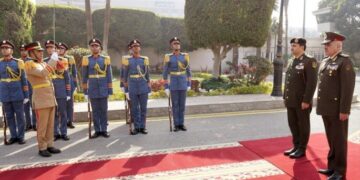 وزير الدفاع ورئيس أركان حرب القوات المسلحة يلتقيان نائب القائد العام للجيش الوطنى الليبى