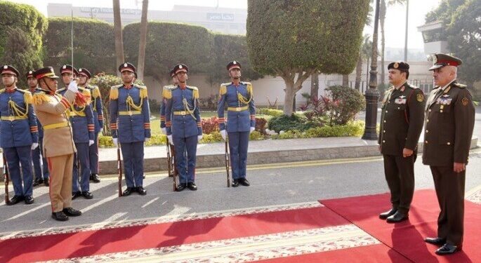 وزير الدفاع ورئيس أركان حرب القوات المسلحة يلتقيان نائب القائد العام للجيش الوطنى الليبى