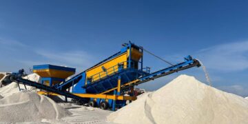 قطاع الأعمال: “النصر للملاحات” تصدر أكبر شحنة ملح في تاريخها من ميناء العريش