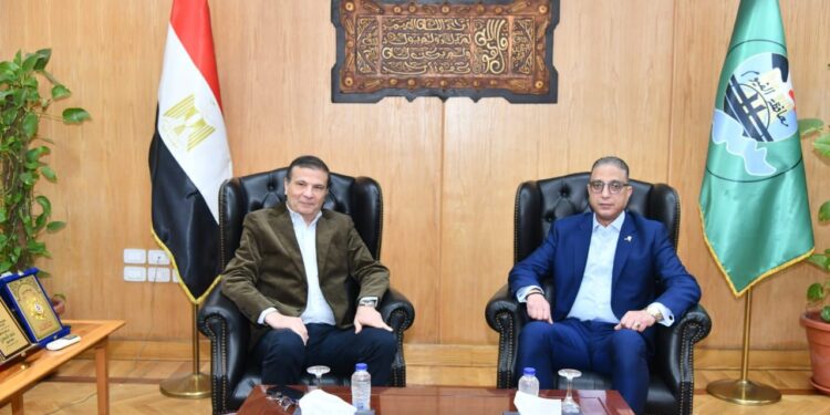 محافظ الفيوم يستقبل وزير الزراعة في مستهل زيارته للمحافظة لتفقد عدد من المشروعات الإنتاجية والخدمية بالقطاع الزراعي
