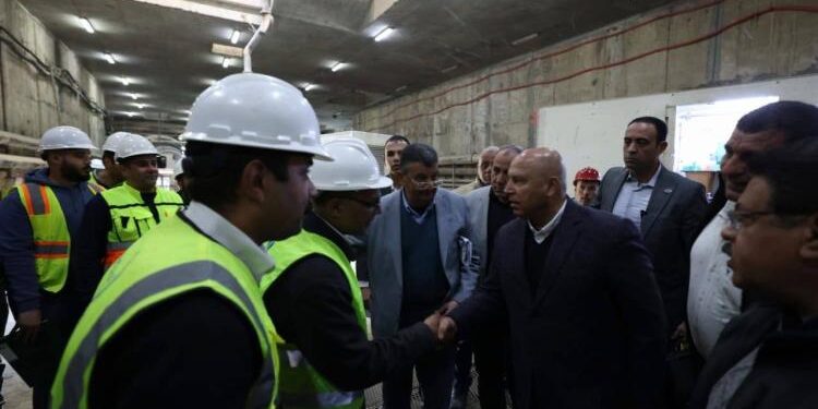 وزير الصناعة والنقل يجري جولة  هامة بالمرحلة الأولى من الخط الرابع للمترو
