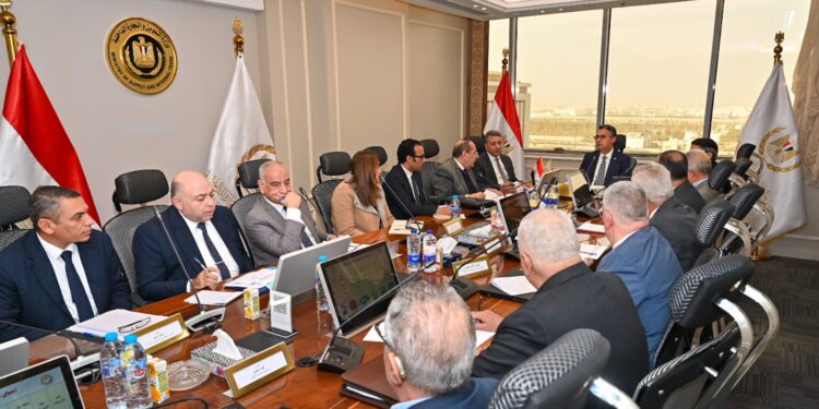 وزير التموين والدكتور أسامة الجوهري يستعرضان خطوات إطلاق تطبيق كارت المفتش للرقابة على المنشآت التموينية