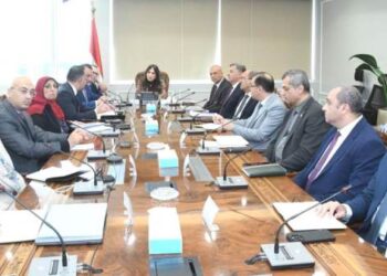 وزيرة الإسكان تبحث مع رئيس “التنمية الحضرية” آخر إجراءات تشغيل “حديقة تلال الفسطاط”