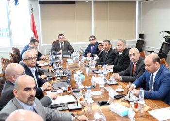 وزير الإسكان يعقد اجتماعاً مع مسؤولي “سيتي إيدج” لبحث موقف تطوير وتشغيل الشواطئ بمدينة العلمين