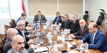 وزير الإسكان يعقد اجتماعاً مع مسؤولي “سيتي إيدج” لبحث موقف تطوير وتشغيل الشواطئ بمدينة العلمين