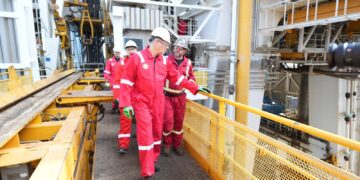 وزير البترول يتفقد أعمال حفر أول بئر إنتاجية للغاز بحقل “غرب مينا”