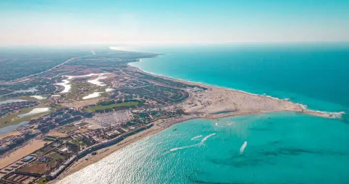 بـ 30 ألف غرفة فندقية.. مصر تستهدف تثبيت أقدام الساحل الشمالي على الخريطة العالمية بحلول 2030