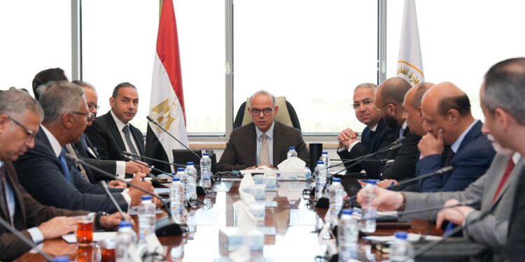 وزير الاستثمار والتجارة الخارجية ينسق بين 5 جهات للربط الإلكتروني وتيسير خدمات المستثمرين