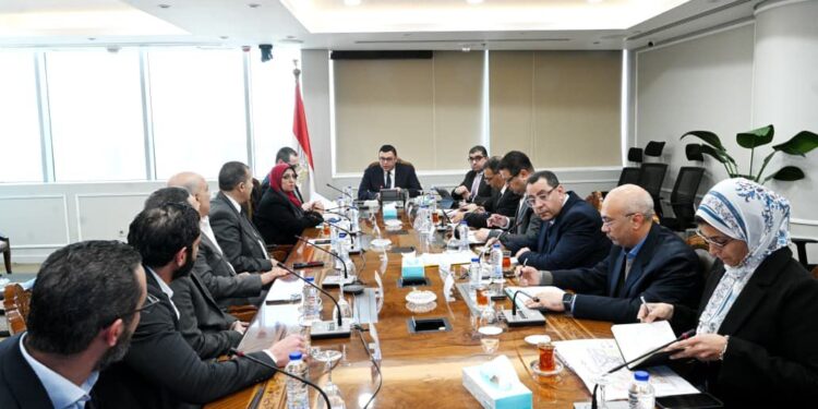 نائب وزير الإسكان يلقي كلمة خلال فعالية ينظمها البنك الدولي وشركاء التنمية الدوليين بالتعاون مع الاتحاد المصري لمقاولي التشييد والبناء