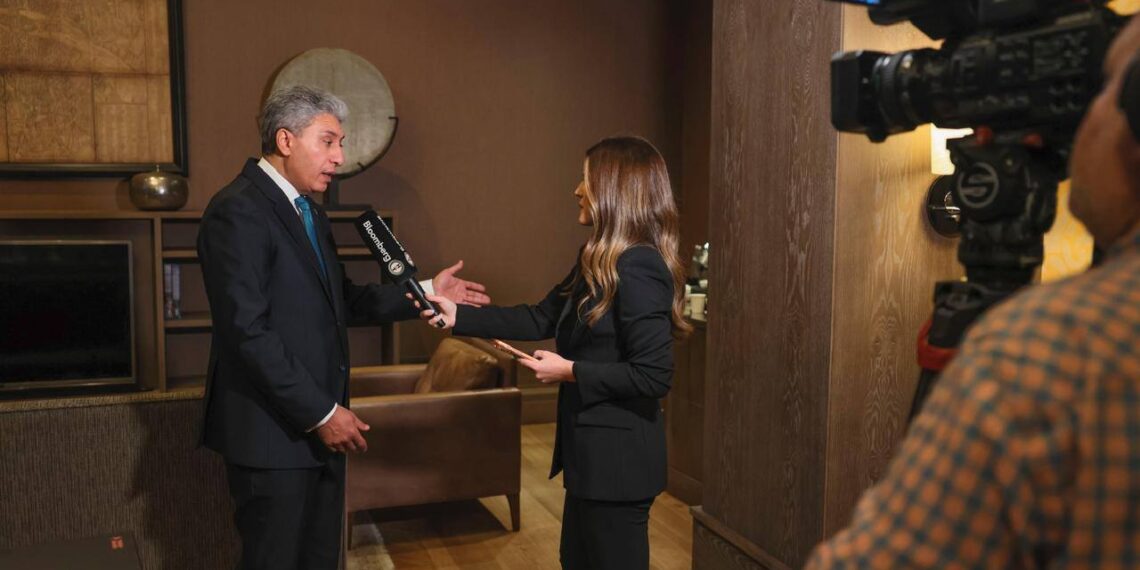 وزير السياحة يعقد مجموعة من اللقاءات الإعلامية خلال مشاركته بالمعرض السياحي الدولي EMITT بتركيا