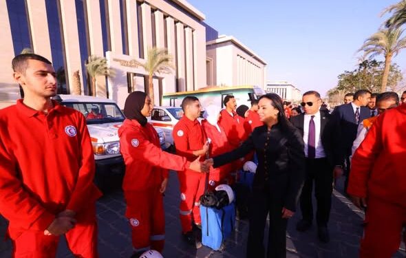 وزيرة التضامن تشهد اصطفاف فرق التدخل السريع والهلال الأحمر المصري لتعزيز سرعة الاستجابة 