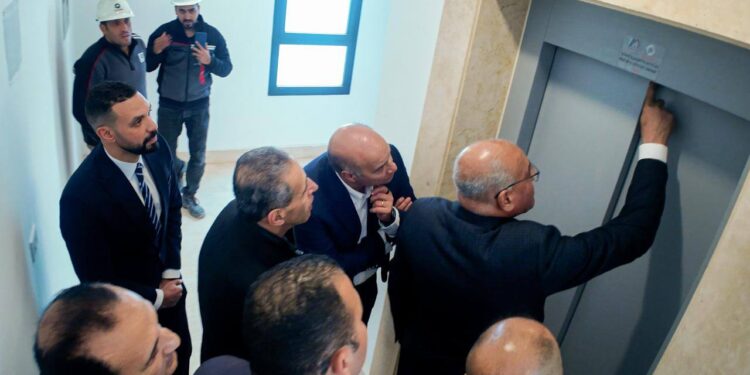 رئيس الهيئة العربية للتصنيع يتفقد باكورة إنتاج الشركة العربية السويسرية للمصاعد بمدينة مدينتي