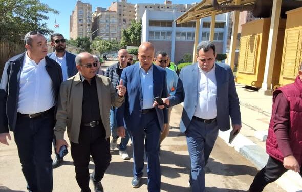 نائب وزيرة الإسكان للمرافق يتفقد مشروعات مياه الشرب والصرف الصحي بمحافظة الفيوم