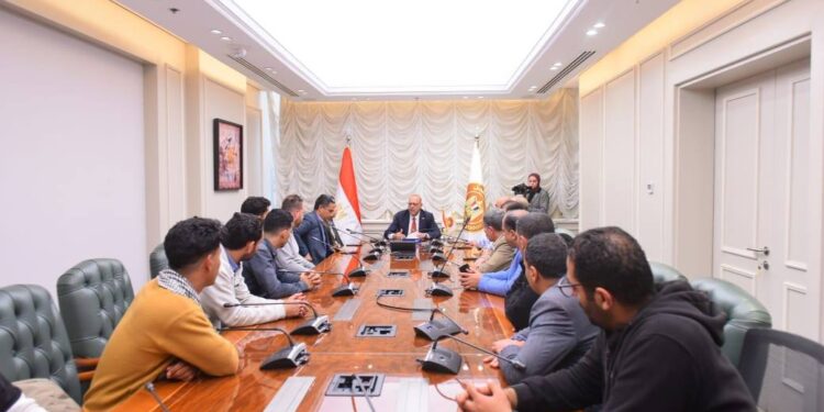 وزير العمل يقود مفاوضة جماعية ناجحة.. وينهي إضراب عمال شركة جيد تكستايل إيجيبت بالعاشر من رمضان