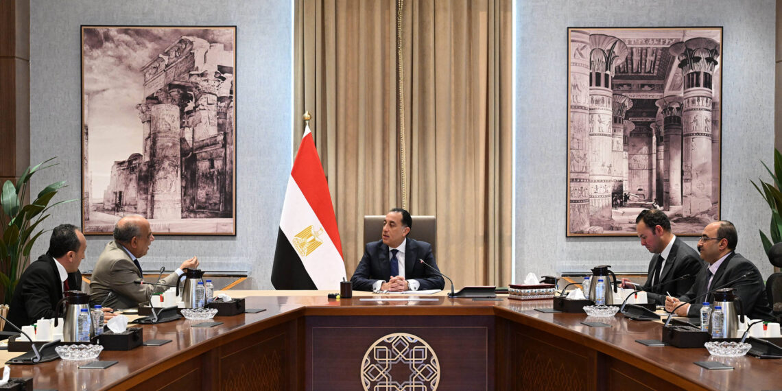 رئيس الوزراء يلتقي نائبه للشئون الاقتصادية لمناقشة عددٍ من ملفات العمل