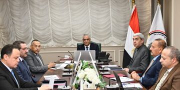 وزير الدولة للإنتاج الحربي يبحث سبل تطوير المنتجات العسكرية وخطوط الإنتاج داخل شركات الإنتاج الحربي