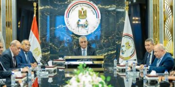 وزير الدولة للإنتاج الحربي يجتمع برؤساء مجالس إدارات الشركات التابعة وعدد من القيادات بالوزارة والهيئة