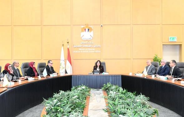 وزيرة الإسكان تتابع مستجدات ملفات تقنين الأوضاع بالأراضي المضافة لعدد من المدن الجديدة