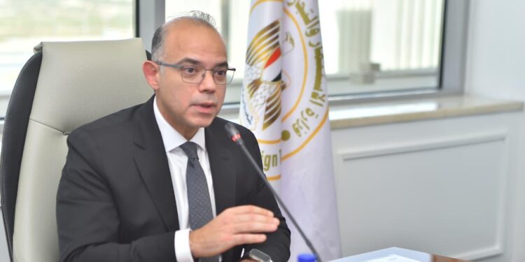 وزير الاستثمار يحدد الأولويات ويصدر  تكليفات عاجلة لقيادات الوزارة والهيئات التابعة