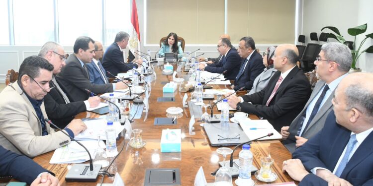 وزيرة الإسكان تتابع موقف تنفيذ المشروعات ضمن مبادرة “حياة كريمة “بعددٍ من المحافظات