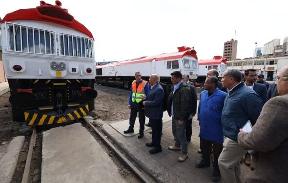 وزير النقل يتفقد ورش إيرماس المتخصصة في عمرة وصيانة جرارات السكك الحديدية