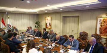 وزير قطاع الأعمال يبحث مع الاتحاد العام للمستثمرين الأفرو-آسيوي فرص الشراكة والاستثمار