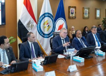 وزير البترول يعتمد الموازنة الاستثمارية للشركة العامة للبترول للعام المالي 2026–2027