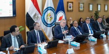 وزير البترول يعتمد الموازنة الاستثمارية للشركة العامة للبترول للعام المالي 2026–2027