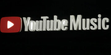 يوتيوب ميوزيك يبدأ في حجب كلمات الأغاني عن المستخدمين المجانيين
