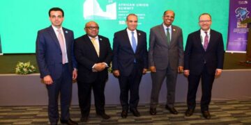 وزير الخارجية يلتقي رئيس مفوضية الاتحاد الأفريقي على هامش قمة الاتحاد الأفريقي
